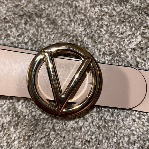 New Belt by Mario Valentino cream with gold logo size small - Picture 6 of 8